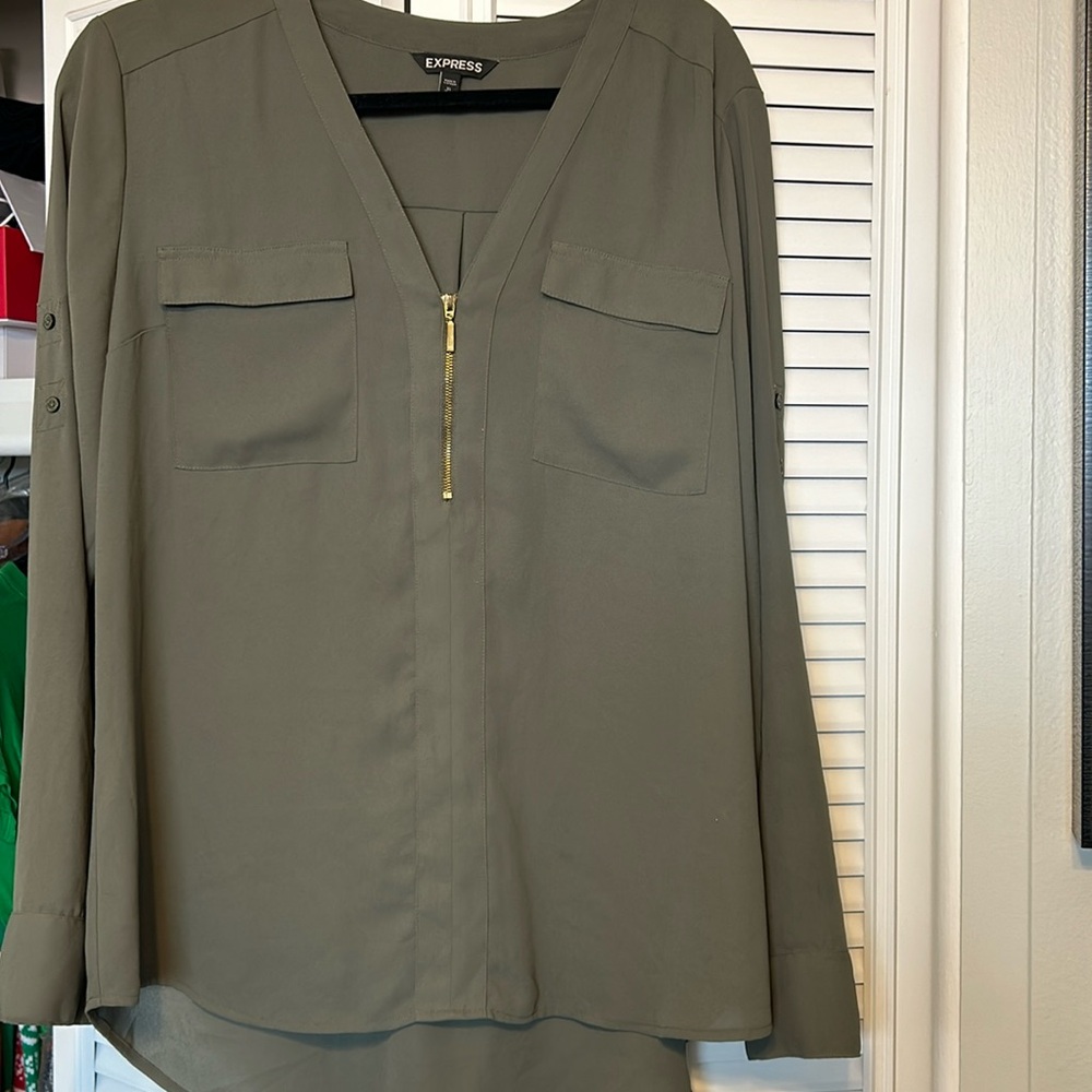Express V-neck gold zipper blouse